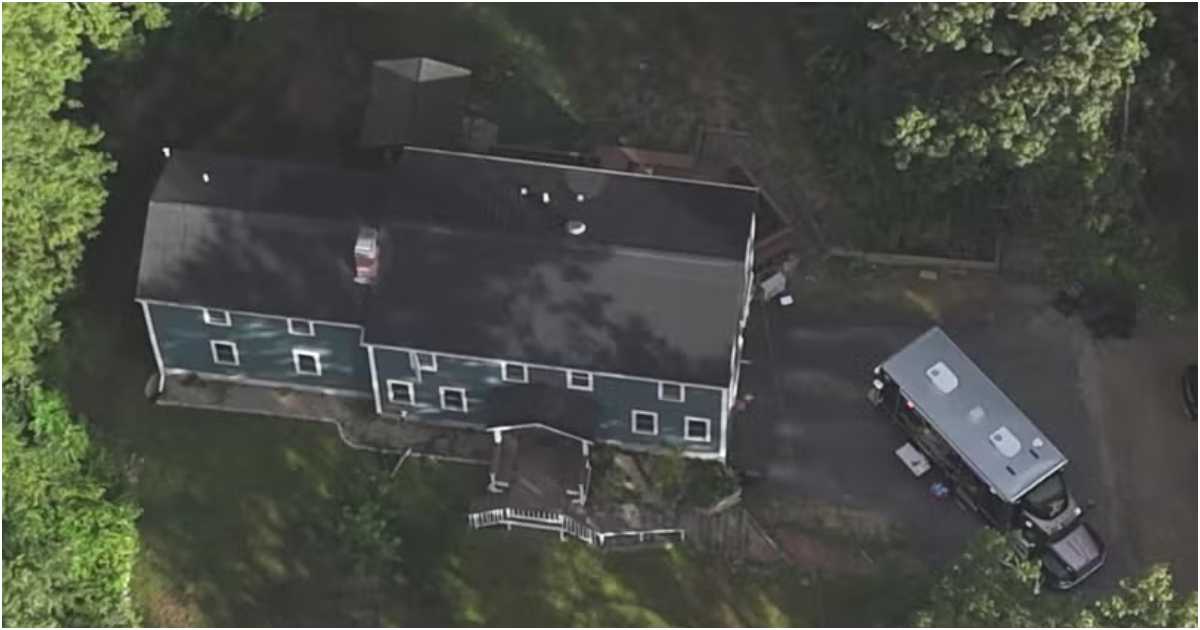 ম্যাডবারির মোহারিমেত ড্রাইভ সংলগ্ন বাড়িতে রাত আটটা ২১ মিনিটে এসে চার মরদেহের সন্ধান পান স্টেইট ট্রুপারররা। ছবি: ডব্লিউএমইউআর