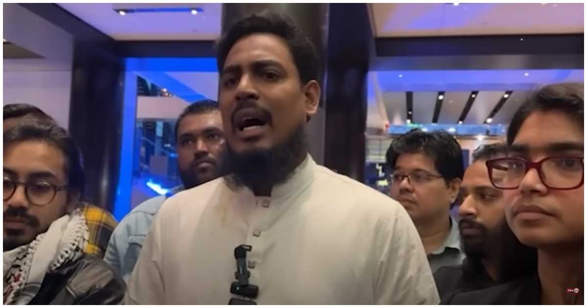 নিউ ইয়র্কের জেএফকে বিমানবন্দরে হামলার শিকার হওয়ার পরবর্তী সময়ে বক্তব্য দেন এনসিপির সদস্য সচিব আখতার হোসেন। ছবি: টিবিএন