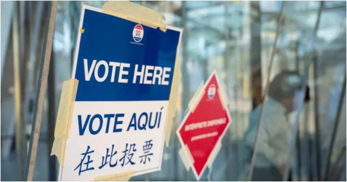 নিউ ইয়র্ক সিটিতে ভোটকেন্দ্র নির্দেশক সাইনবোর্ড। ছবি: রয়টার্স