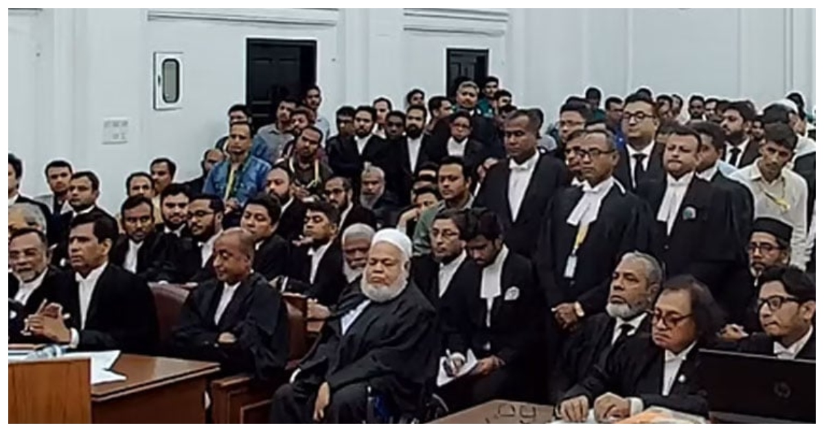আদালতে রায় পাঠ চলাকালীন মুহূর্তের চিত্র। ছবি: বাসস