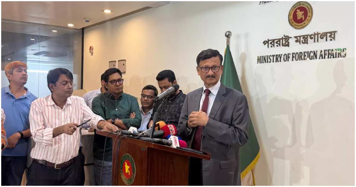 পররাষ্ট্র মন্ত্রণালয়ে সোমবার সাংবাদিকদের সঙ্গে কথা বলেন পররাষ্ট্র উপদেষ্টা মো. তৌহিদ হোসেন। ছবি: ইউএনবি