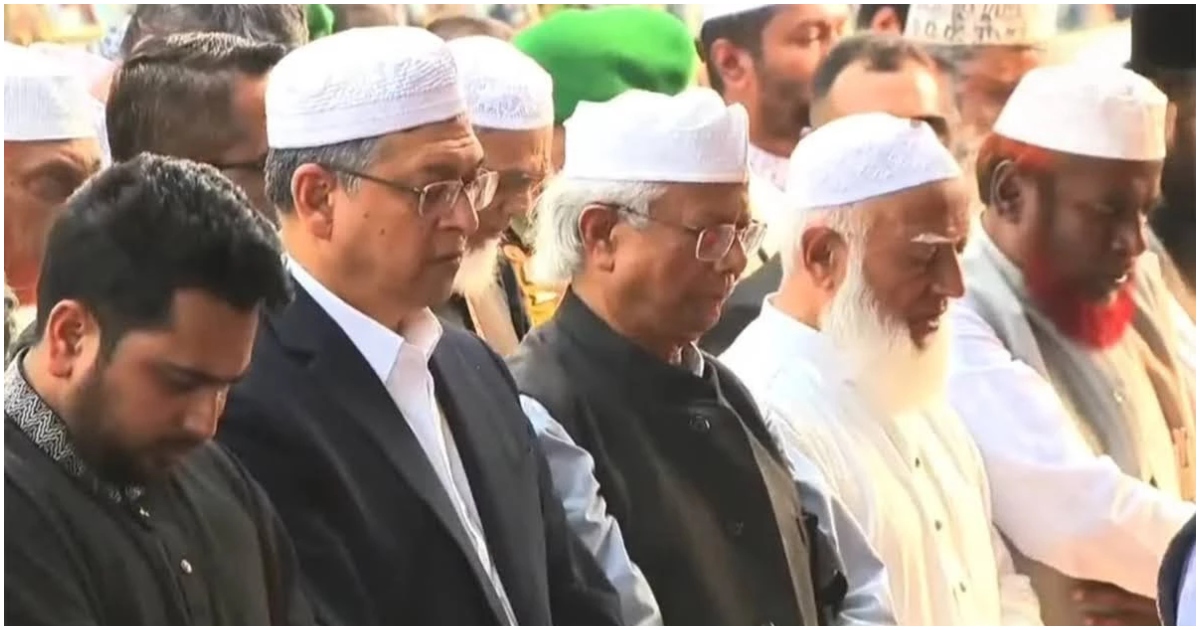 বিএনপি, জামায়াতে ইসলামী, জাতীয় নাগরিক পার্টিসহ (এনসিপি) বিভিন্ন দলের নেতারাও জানাজায় অংশ নেন। ছবি: ইউএনবি