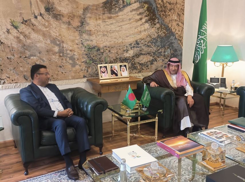 সৌদি পররাষ্ট্র বিষয়ক উপমন্ত্রীর সাথে বাংলাদেশের প্রধানমন্ত্রীর পররাষ্ট্র উপদেষ্টার সাক্ষাৎ