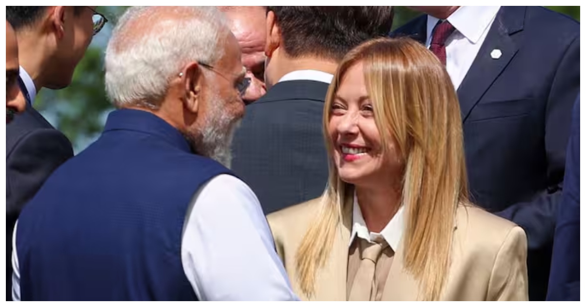 জি-৭ সম্মেলনে ভারতের প্রধানমন্ত্রী নরেন্দ্র মোদির সঙ্গে ইতালির প্রধানমন্ত্রী জর্জিয়া মেলোনির কথোপকথনের ভাইরাল হওয়া মুহূর্ত। ছবি: ইন্ডিয়া ডটকম