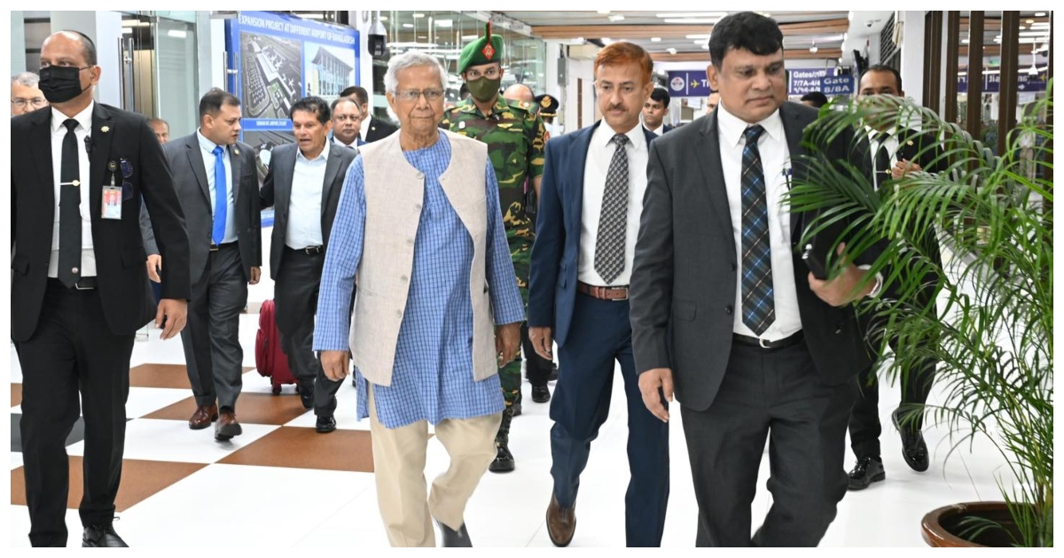 নিউইয়র্কের পথে প্রধান উপদেষ্টা। ছবি: বাসস