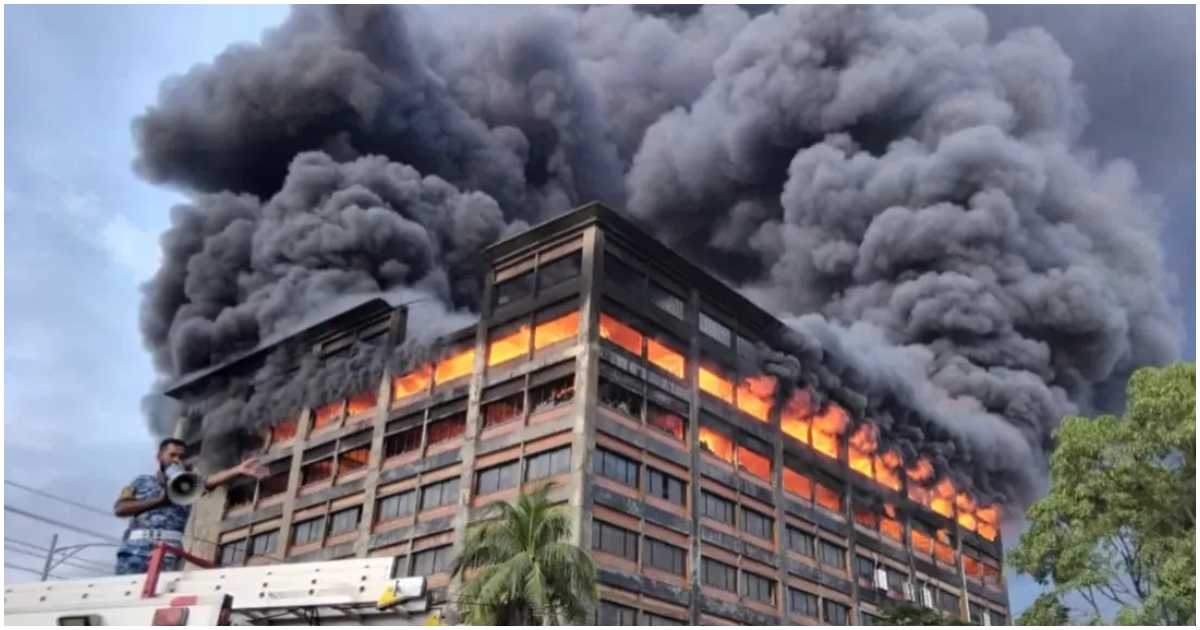 কারখানাটিতে বৃহস্পতিবার দুপুর আড়াইটার দিকে আগুন ধরে। ছবি: ইউএনবি