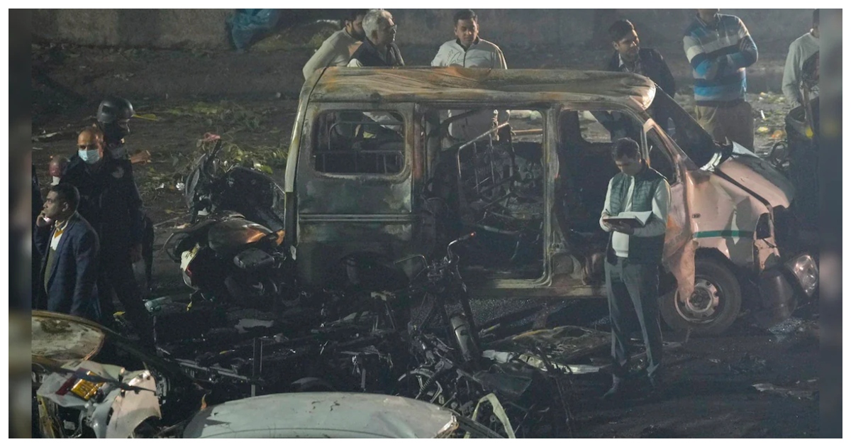 হামলায় ক্ষতিগ্রস্ত গাড়ি। ছবি: এনডিটিভি