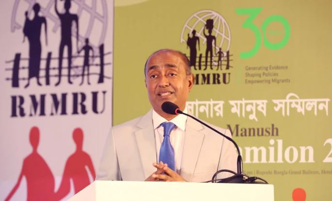 রিফিউজি অ্যান্ড মাইগ্রেটরি মুভমেন্টস রিসার্চ ইউনিটের (রামরু) ৩০ বছর পূর্তি উপলক্ষে এক অনুষ্ঠানে প্রধান অতিথির বক্তব্য দেন আইন, বিচার ও সংসদ বিষয়ক মন্ত্রী মো. আসাদুজ্জামান। ছবি : বাসস