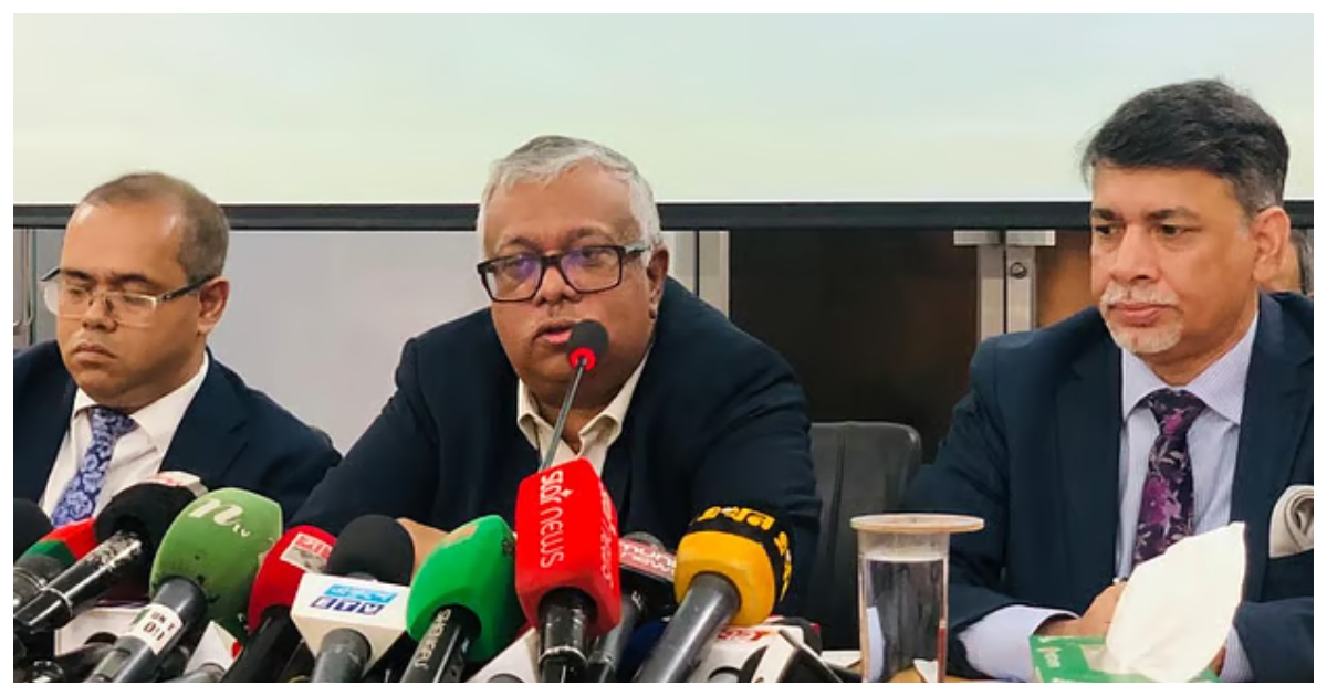 প্রধানমন্ত্রী তারেক রহমানের আসন্ন চীন সফর নিয়ে সংবাদ সম্মেলনে বিস্তারিত জানান পররাষ্ট্র সচিব আসাদ আলম সিয়াম (বাঁ থেকে দ্বিতীয়)।